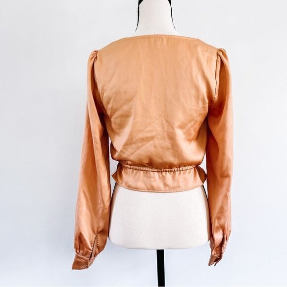 Le Lis Peach Orange Satin Sweetheart Cropped Long Sleeve Blouse Sz S - Picture 5 of 10